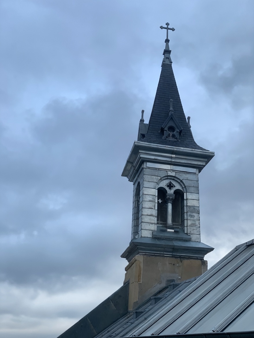 Couvreur zingueur au travail